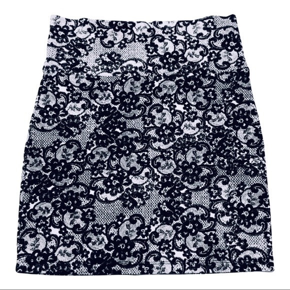 🦋Charlotte Russe S Black Floral Mini Skirt🦋 - Picture 8 of 8